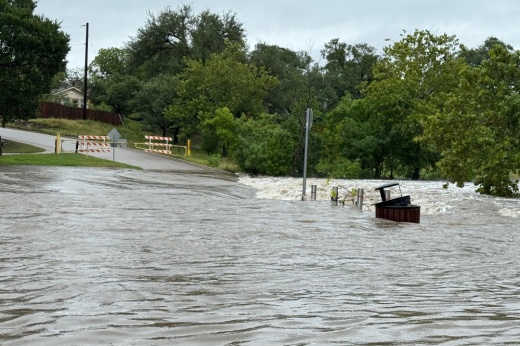 The low water crossing at N. Lee Street in Round Rock is closed amid flooding. (Amy Bryant/Community Impact)