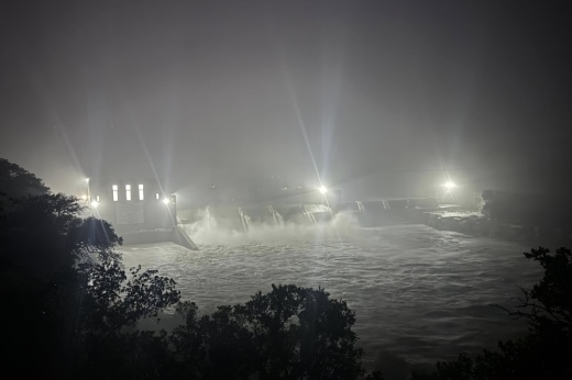starcke dam on highland lakes at night