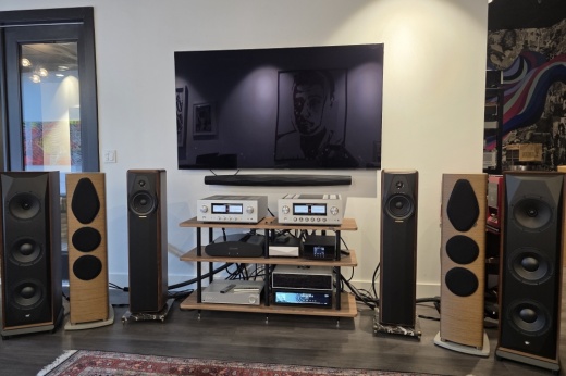 tv with stand-up speakers