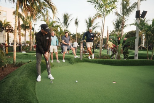 An image of someone mini golfing.