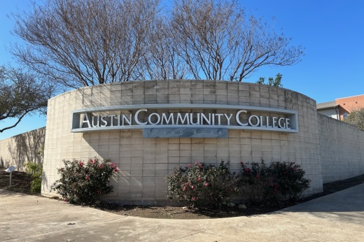 An image of the sign outside the college.