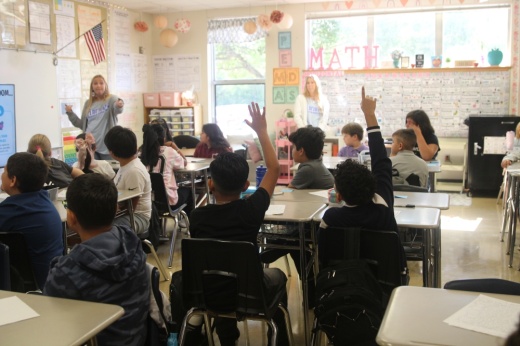 Bastrop ISD math teacher Megan Freeman engages her class on the first day of school at Bluebonnet Elementary. (Brooke Sjoberg/Community Impact)