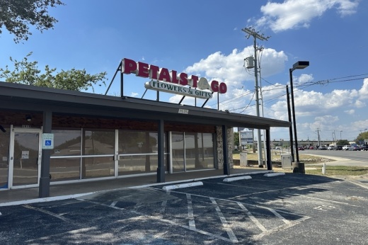 S’MAC’n Noodles has plans to open in the former Petals to Go location at 1515 N. Walnut Ave., in New Braunfels. (Amira Van Leeuwen/Community Impact)