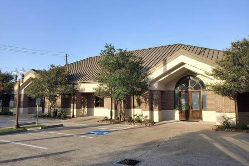 Exterior building of Century 21