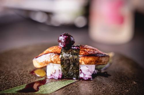 The eatery serves uni nigiri with caviar, king crab sashimi, A5 wagyu and chirashi. (Courtesy Aki Sushi and Asian Fusion)