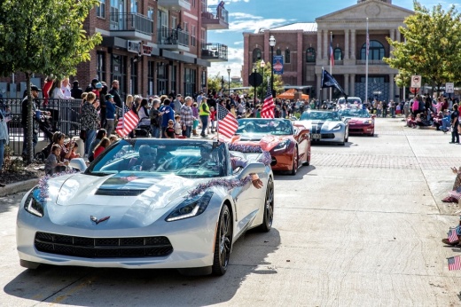 cars rolling down Oak Street in Roanoke