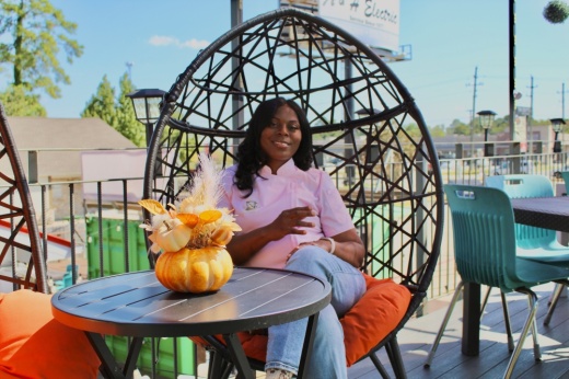 Owner Shondra Johnson celebrated Pivot Cajun Kitchen's first year anniversary the weekend of Oct. 11. (Jovanna Aguilar/Community Impact)