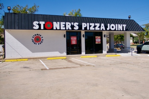 An exterior shot of Stoner's Pizza Joint in Denton, Texas