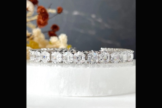 Park Lane Jewelry offers in-home shopping, pop-up events, a selection of pieces and more. (Courtesy Park Lane Jewelry)