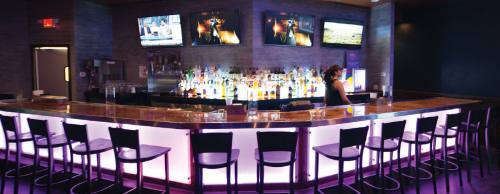 TopSpin Karaoke & Wing Bar offers a full bar and beers on tap and in bottles, such as Lone Star, Guinness, Newcastle, Samuel Adams and Shiner Bock.