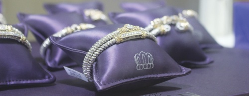 Acori Diamonds & Design offers several national brands, including Vahan Jewelry.