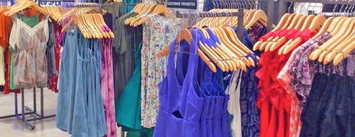 Blu Spero sells women's apparel and accessories.