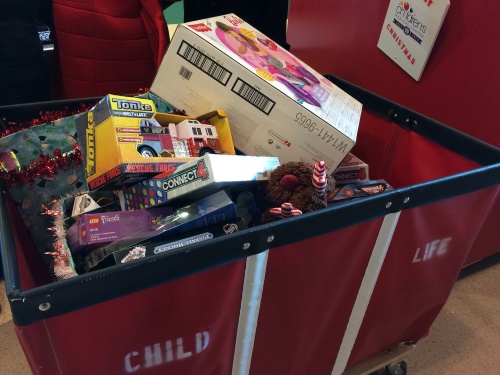 Sea Breeze Fish Market & Grill donated 50-100 toys to patients at Childrenu2019s Medical Center Plano.