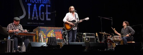 Hayes Carll will perform at Dosey Doe Big Barn Aug. 11. 