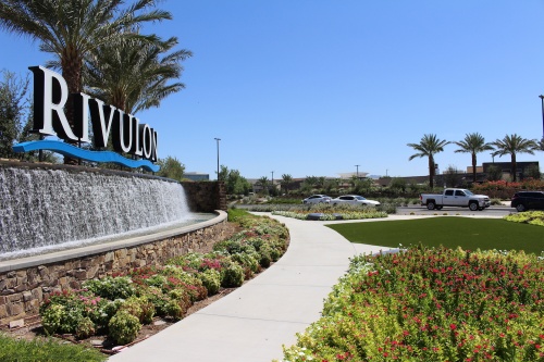 Rivulon is a 250-acre mixed-use development located at the corner of Gilbert Road and Loop 202-Santan Freeway in Gilbert.