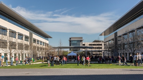 Apple plans to invest $1 billion in a new campus in Northwest Austin.