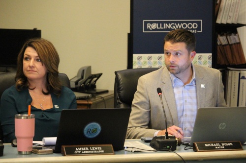 Rollingwood City Administrator Amber Lewis, left, and Mayor Michael Dyson discuss hiring communications firm Buie & Co. on an as needed basis during the Jan. 16 City Council meeting. 