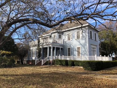 The Dowell House project includes six single-family homes built around the Dowell House.