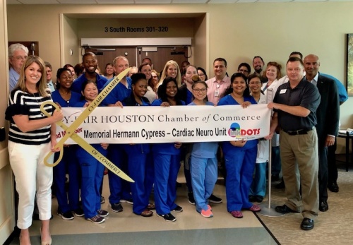 Memorial Hermann Cypress Hospital employees celebrate the opening of the hospitalu2019s expansion with a ceremonial ribbon cutting.