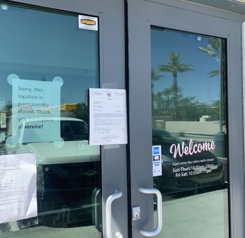 Slim Chickens closed its last Arizona location June 26, according to a note from the Maricopa County Environmental Services Department on the door. 
