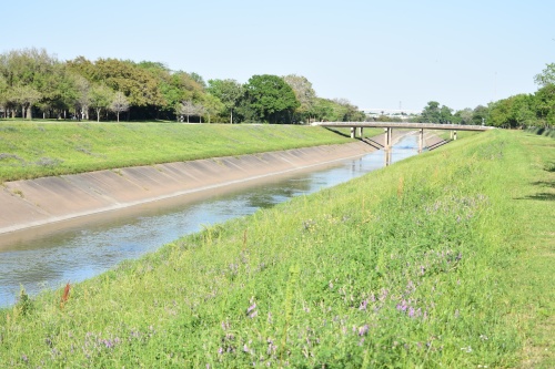 Houston City Council gave 13 acres of land to the Harris County Flood Control District for the construction of three detention basins along Brays Bayou.